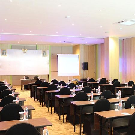 Zest Parang Raja Solo By Swiss-Belhotel International Bonorejo Zewnętrze zdjęcie